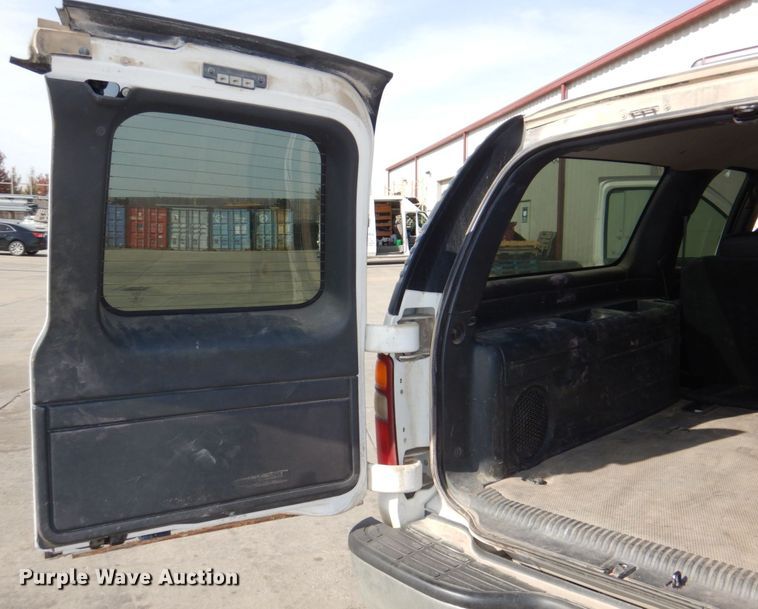 image for item JZ9046 2001 Chevrolet Suburban  SUV