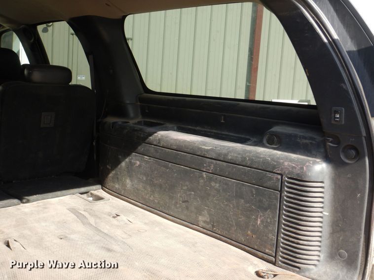 image for item JZ9046 2001 Chevrolet Suburban  SUV