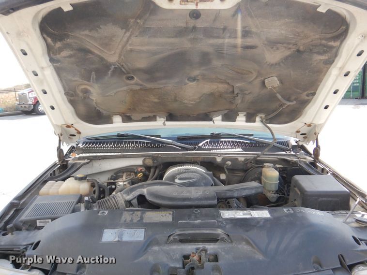 image for item JZ9046 2001 Chevrolet Suburban  SUV