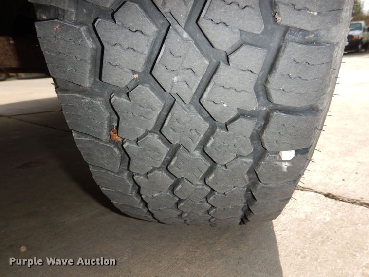 image for item JZ9046 2001 Chevrolet Suburban  SUV