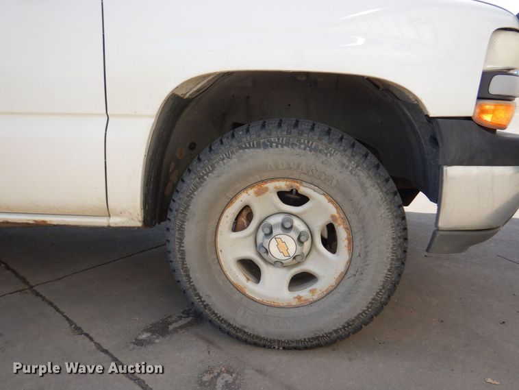 image for item JZ9046 2001 Chevrolet Suburban  SUV