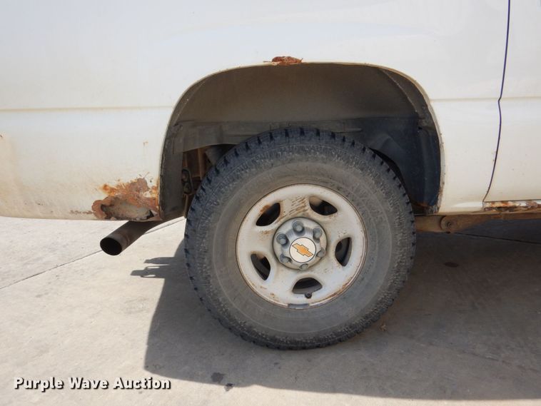 image for item JZ9046 2001 Chevrolet Suburban  SUV