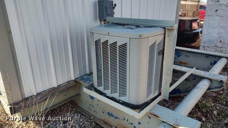 image for item LK9449 Oilfield doghouse