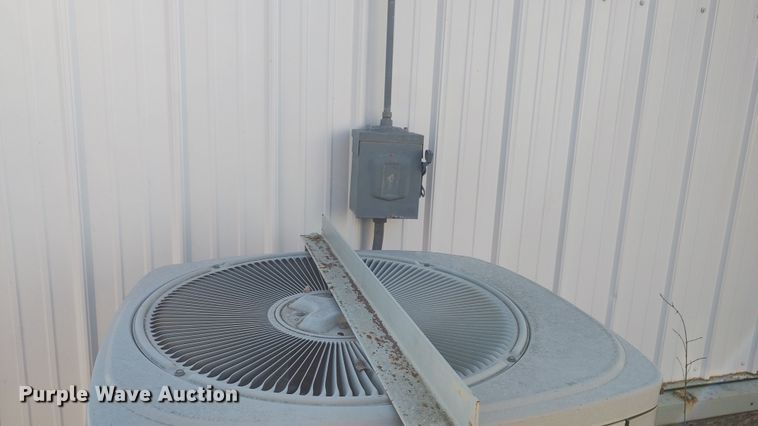 image for item LK9449 Oilfield doghouse