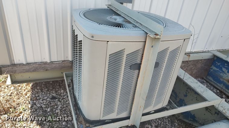 image for item LK9449 Oilfield doghouse