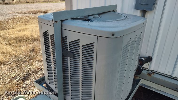 image for item LK9449 Oilfield doghouse