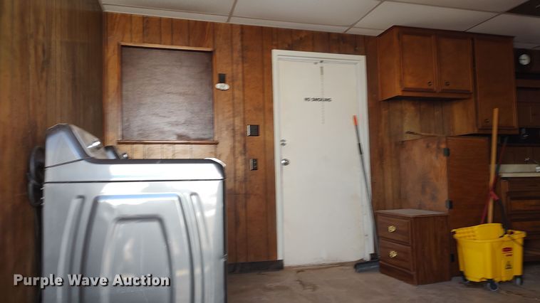 image for item LK9449 Oilfield doghouse