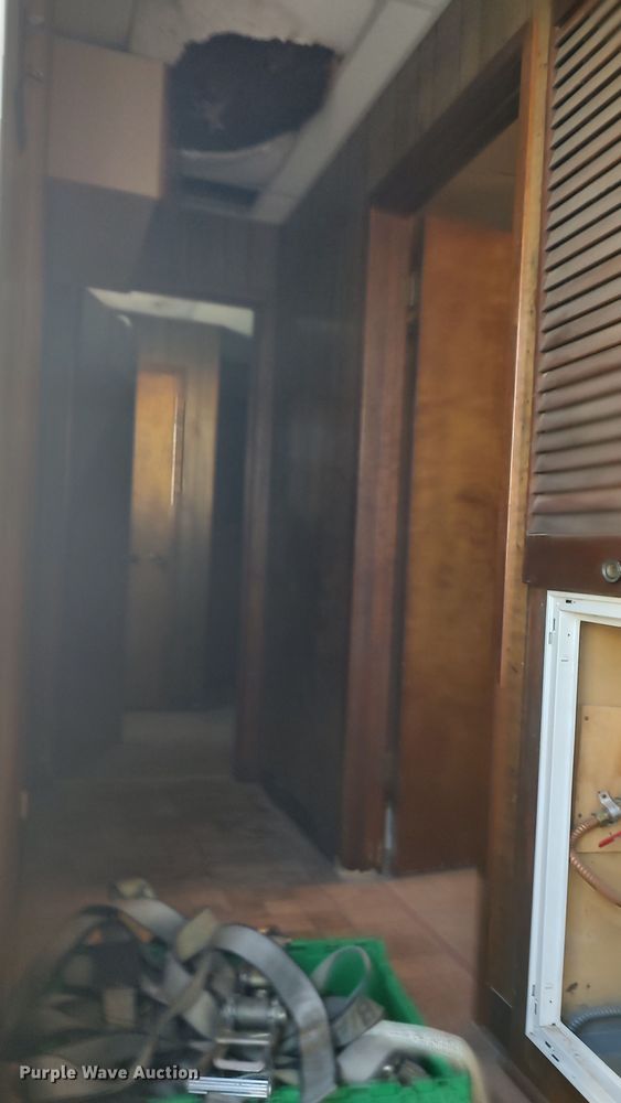 image for item LK9449 Oilfield doghouse