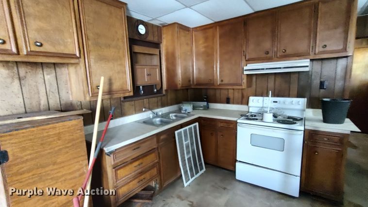 image for item LK9449 Oilfield doghouse