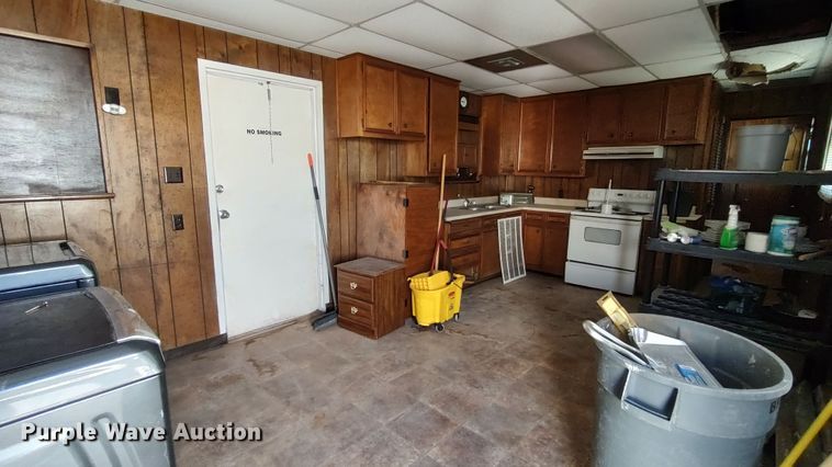 image for item LK9449 Oilfield doghouse