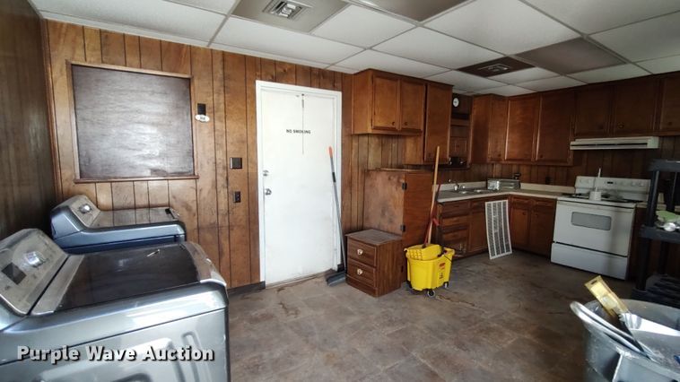 image for item LK9449 Oilfield doghouse