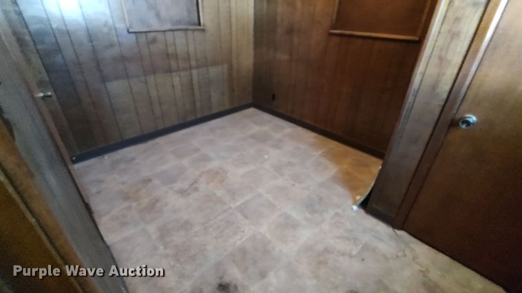 image for item LK9449 Oilfield doghouse