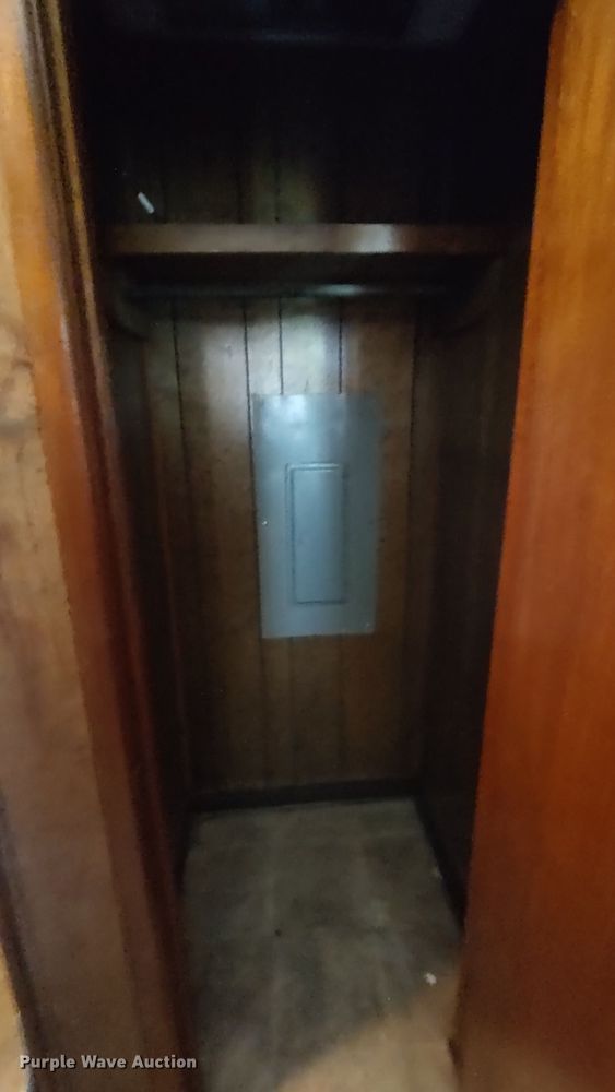 image for item LK9449 Oilfield doghouse