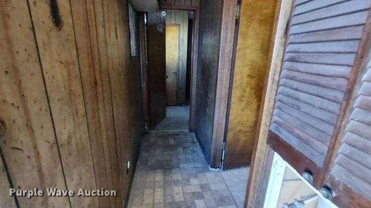 image for item LK9449 Oilfield doghouse