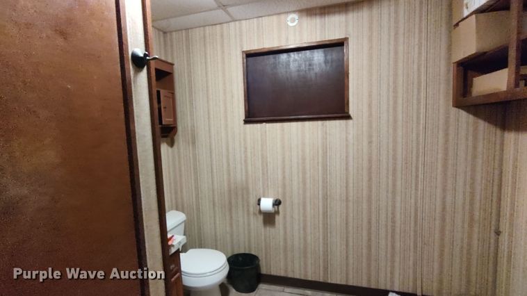 image for item LK9449 Oilfield doghouse