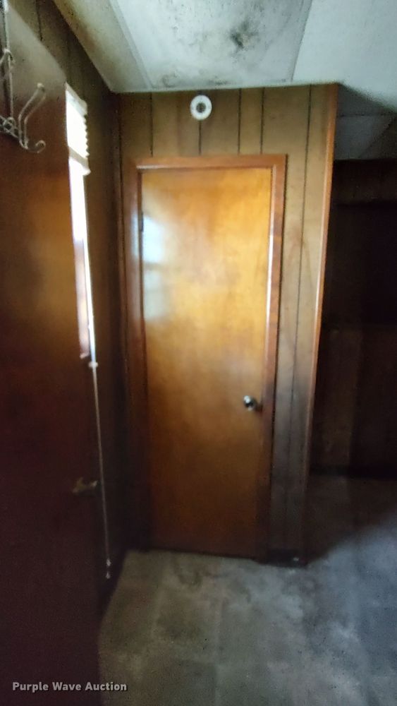 image for item LK9449 Oilfield doghouse