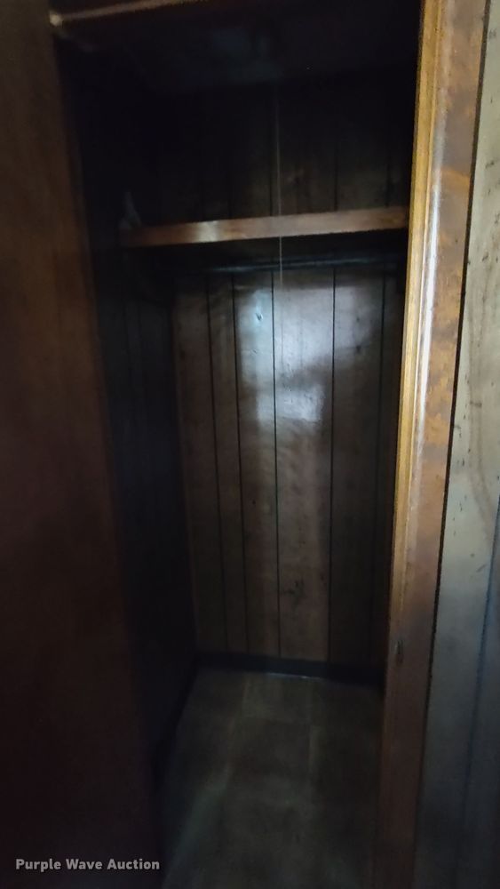 image for item LK9449 Oilfield doghouse