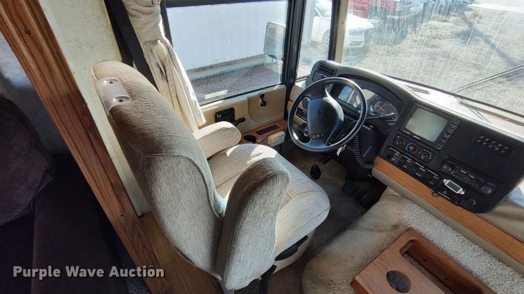 image for item LK9450 2000 Winnebago Adventurer  RV