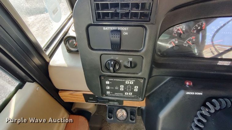 image for item LK9450 2000 Winnebago Adventurer  RV