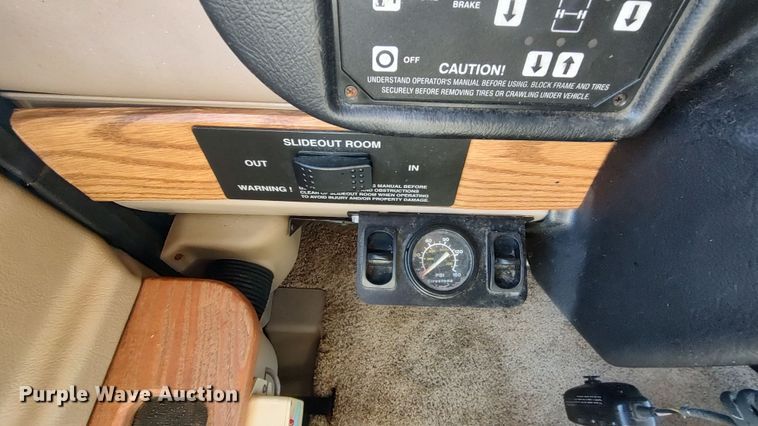 image for item LK9450 2000 Winnebago Adventurer  RV