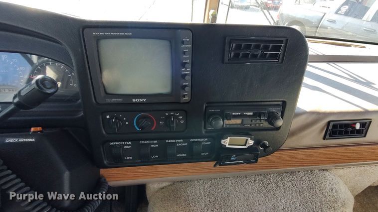 image for item LK9450 2000 Winnebago Adventurer  RV