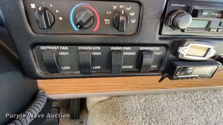 image for item LK9450 2000 Winnebago Adventurer  RV