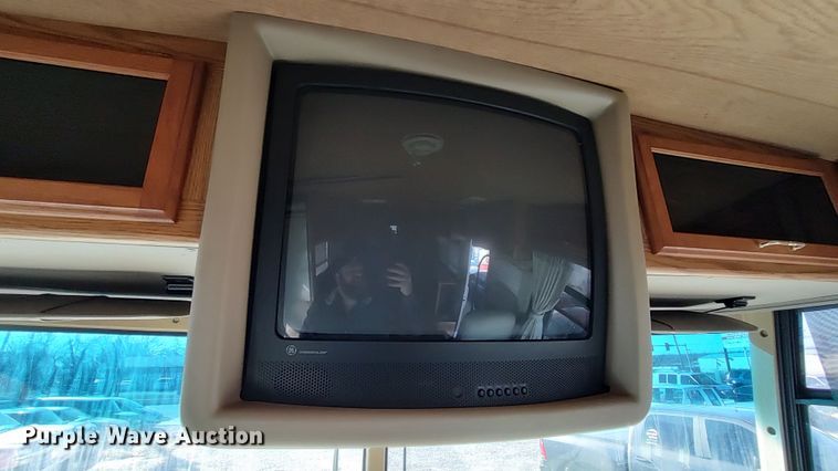 image for item LK9450 2000 Winnebago Adventurer  RV