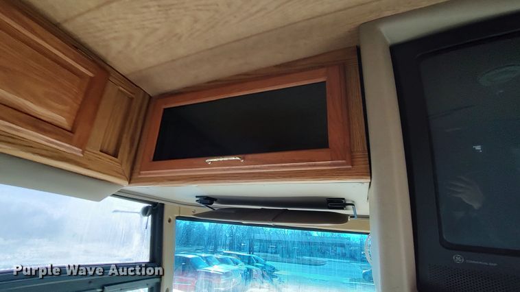 image for item LK9450 2000 Winnebago Adventurer  RV