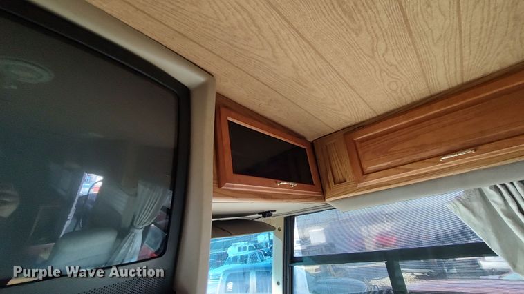 image for item LK9450 2000 Winnebago Adventurer  RV