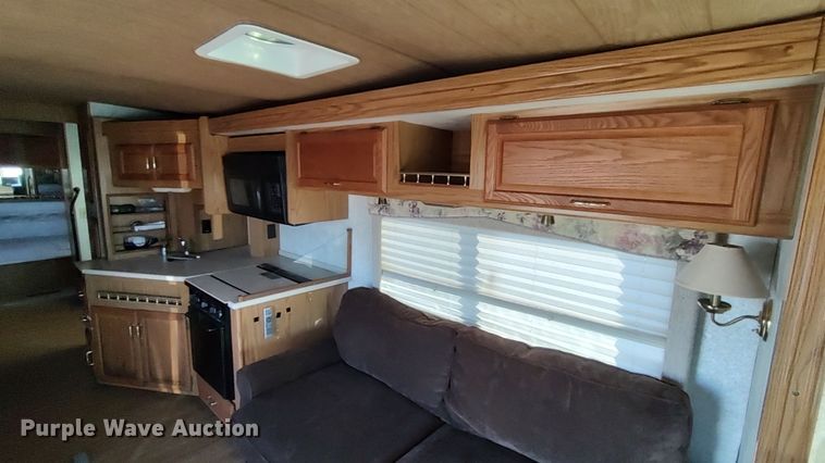 image for item LK9450 2000 Winnebago Adventurer  RV