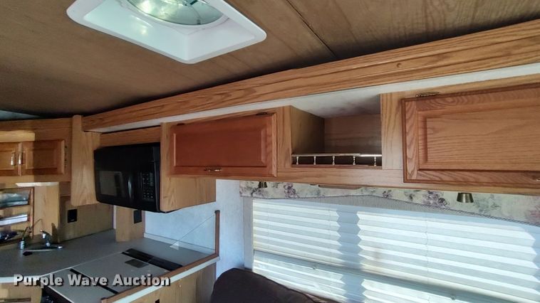 image for item LK9450 2000 Winnebago Adventurer  RV