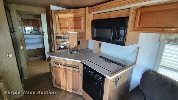 image for item LK9450 2000 Winnebago Adventurer  RV