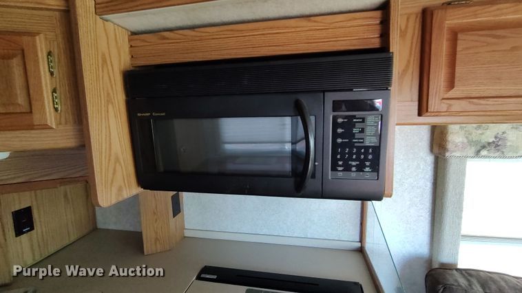 image for item LK9450 2000 Winnebago Adventurer  RV