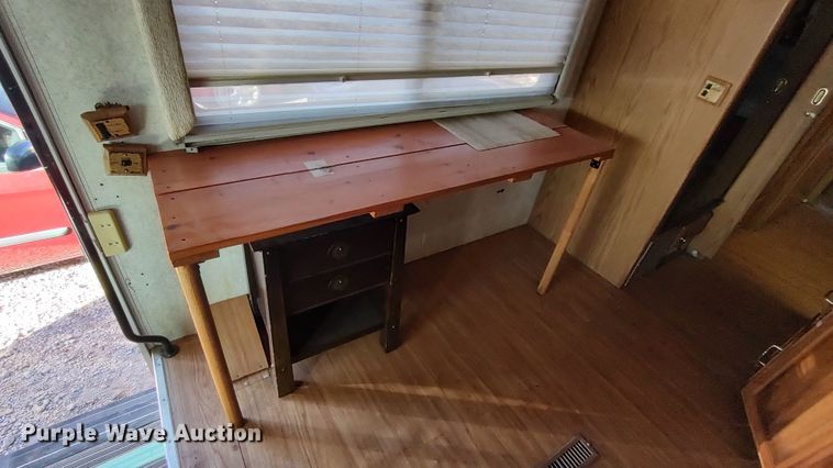 image for item LK9450 2000 Winnebago Adventurer  RV