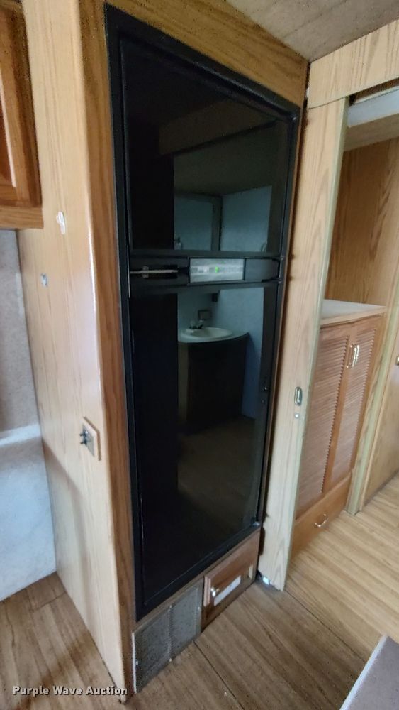 image for item LK9450 2000 Winnebago Adventurer  RV