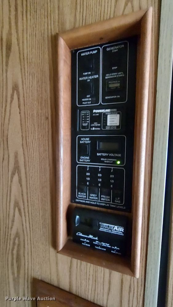 image for item LK9450 2000 Winnebago Adventurer  RV