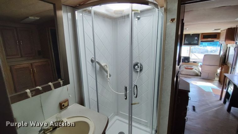 image for item LK9450 2000 Winnebago Adventurer  RV