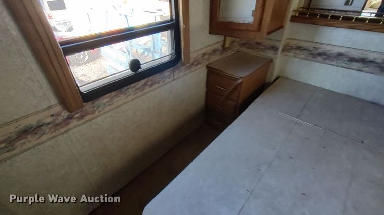 image for item LK9450 2000 Winnebago Adventurer  RV