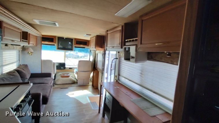 image for item LK9450 2000 Winnebago Adventurer  RV