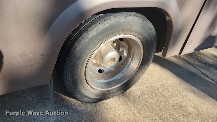 image for item LK9450 2000 Winnebago Adventurer  RV