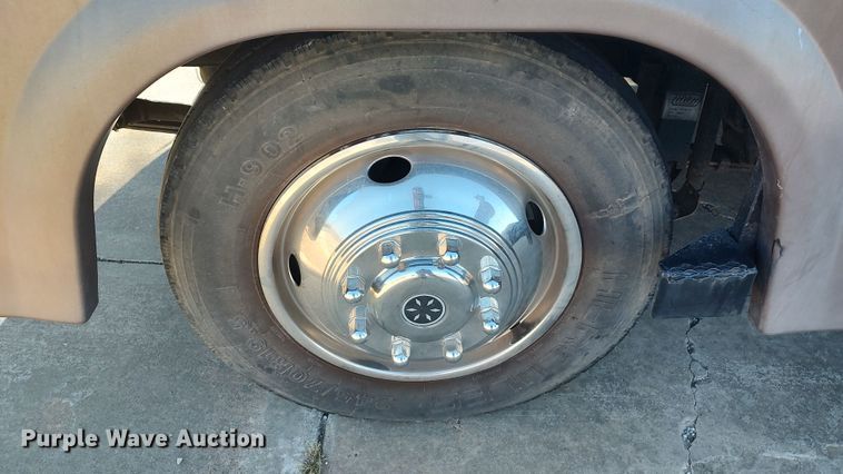 image for item LK9450 2000 Winnebago Adventurer  RV