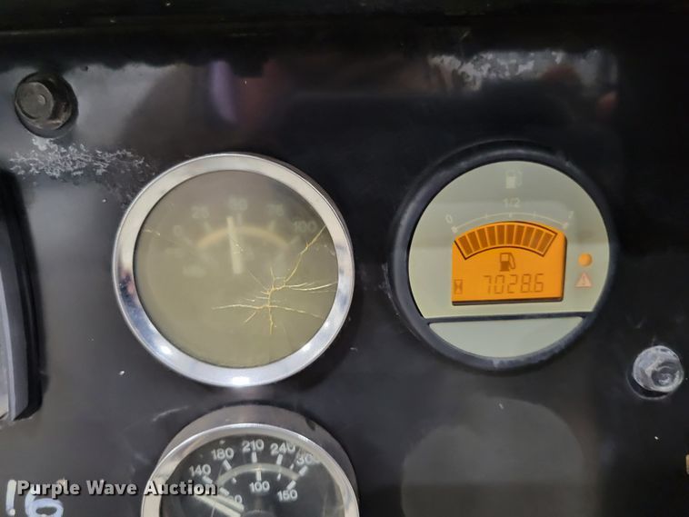 image for item LY9857 Miller Big Blue 400D  welder