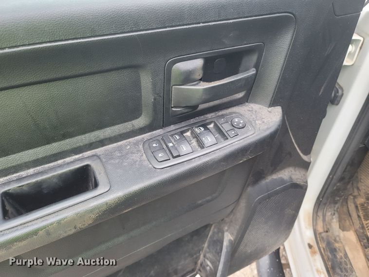 image for item MH9618 2013 Dodge Ram 2500HD  Crew Cab pickup truck