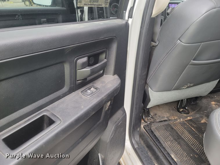 image for item MH9618 2013 Dodge Ram 2500HD  Crew Cab pickup truck