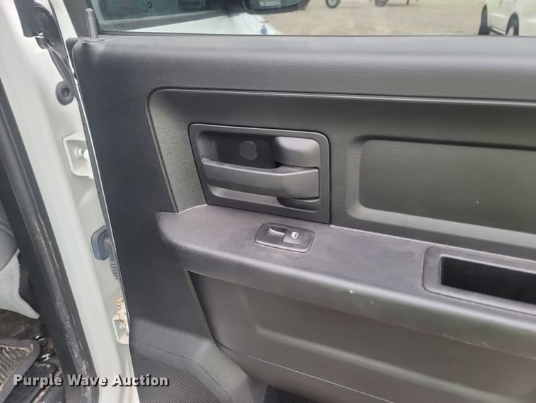 image for item MH9618 2013 Dodge Ram 2500HD  Crew Cab pickup truck