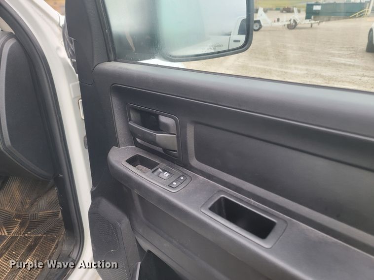 image for item MH9618 2013 Dodge Ram 2500HD  Crew Cab pickup truck