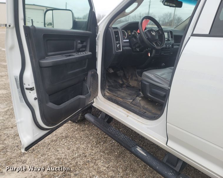 image for item MH9624 2016 Dodge Ram 2500HD  Crew Cab pickup truck