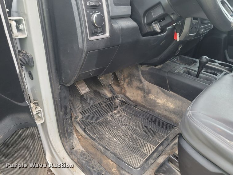 image for item MH9624 2016 Dodge Ram 2500HD  Crew Cab pickup truck