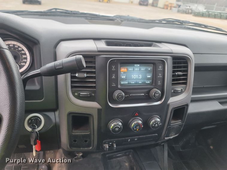 image for item MH9624 2016 Dodge Ram 2500HD  Crew Cab pickup truck