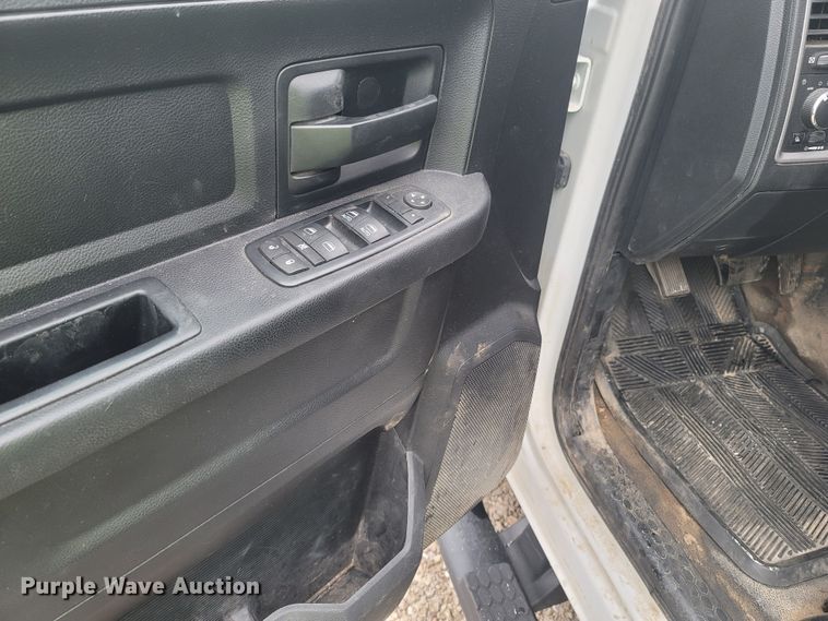 image for item MH9624 2016 Dodge Ram 2500HD  Crew Cab pickup truck